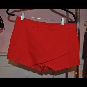 Express red skort